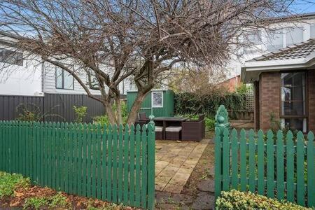 Holiday home Sandy Bay Cozy Close To Cbd *