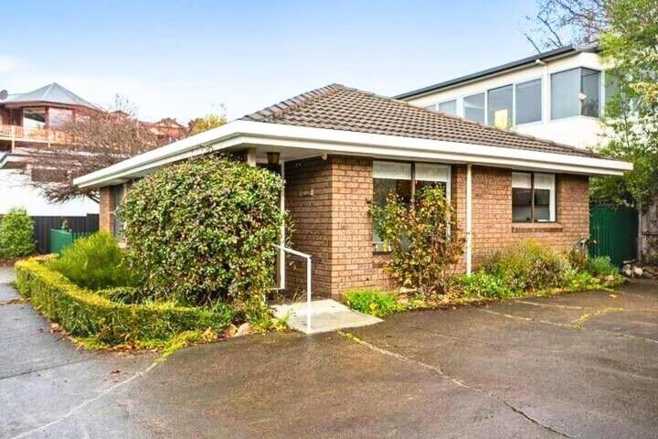 Sandy Bay Cozy Close To Cbd Holiday home